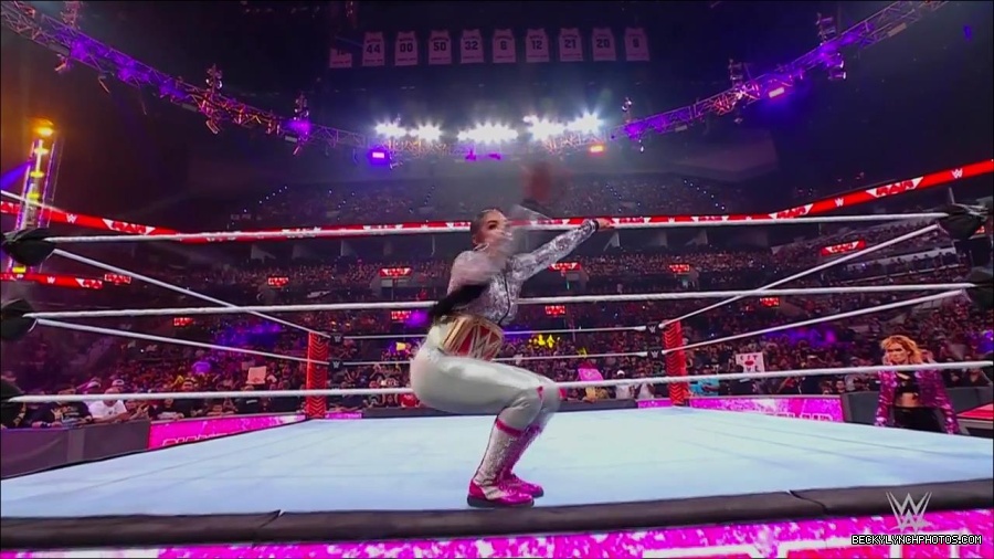 WWE_Monday_Night_RAW_2022_07_11_720p_HDTV_x264-Star_mkv_002318010.jpg