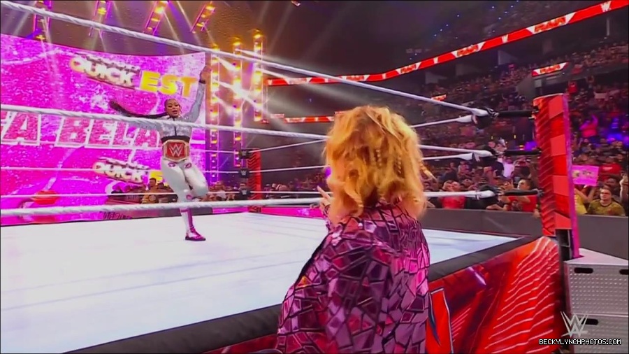 WWE_Monday_Night_RAW_2022_07_11_720p_HDTV_x264-Star_mkv_002324410.jpg