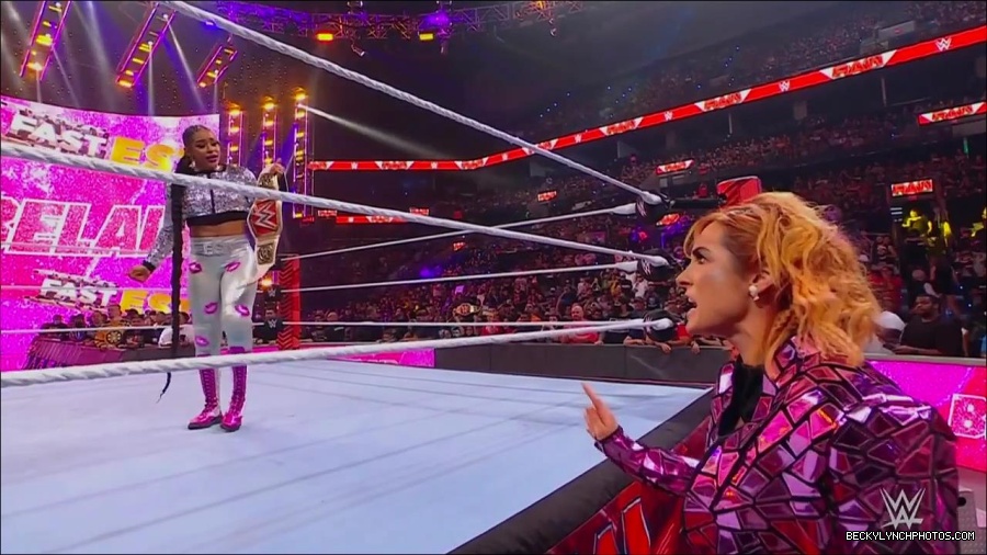 WWE_Monday_Night_RAW_2022_07_11_720p_HDTV_x264-Star_mkv_002336010.jpg