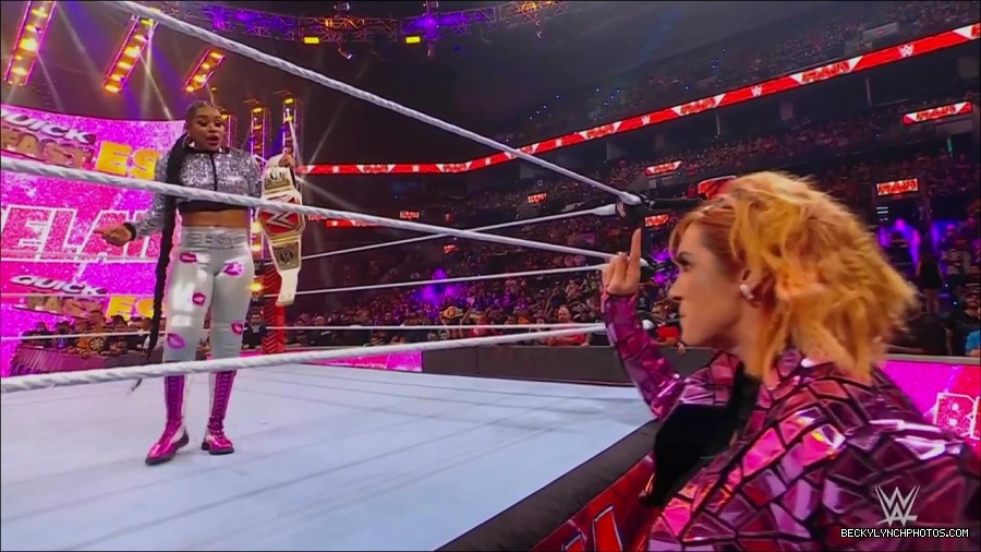 WWE_Monday_Night_RAW_2022_07_11_720p_HDTV_x264-Star_mkv_002336810.jpg