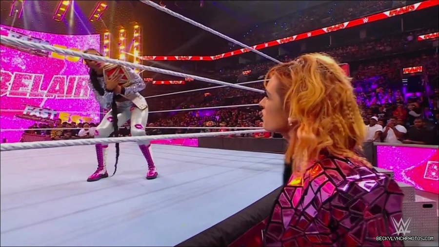 WWE_Monday_Night_RAW_2022_07_11_720p_HDTV_x264-Star_mkv_002342410.jpg