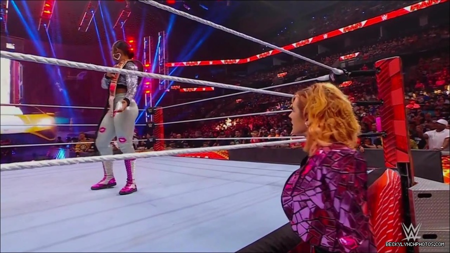 WWE_Monday_Night_RAW_2022_07_11_720p_HDTV_x264-Star_mkv_002346410.jpg