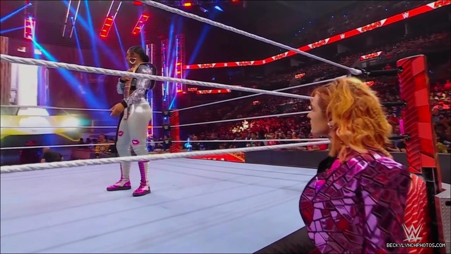 WWE_Monday_Night_RAW_2022_07_11_720p_HDTV_x264-Star_mkv_002346810.jpg