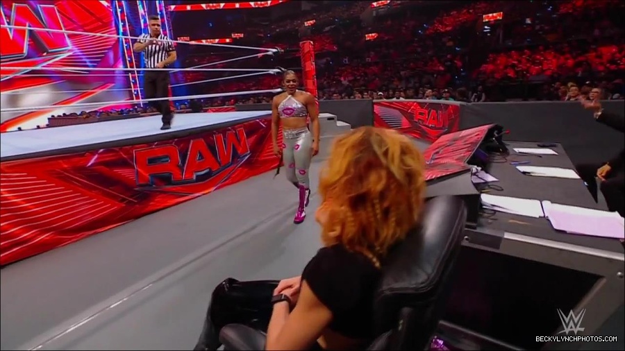 WWE_Monday_Night_RAW_2022_07_11_720p_HDTV_x264-Star_mkv_002489930.jpg