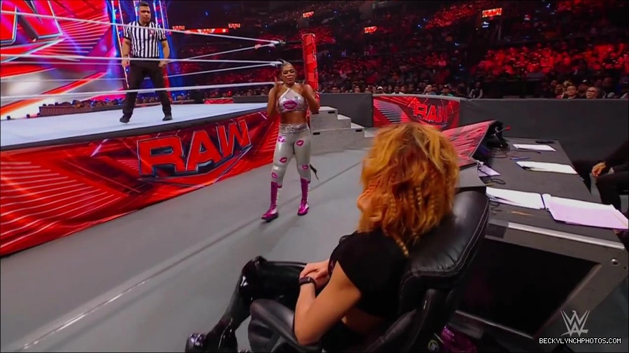 WWE_Monday_Night_RAW_2022_07_11_720p_HDTV_x264-Star_mkv_002490330.jpg