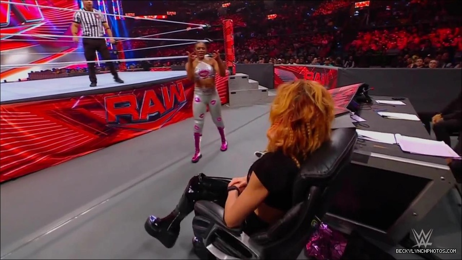 WWE_Monday_Night_RAW_2022_07_11_720p_HDTV_x264-Star_mkv_002490730.jpg