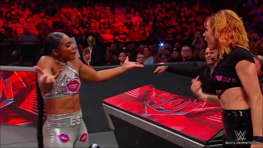 WWE_Monday_Night_RAW_2022_07_11_720p_HDTV_x264-Star_mkv_002494330.jpg