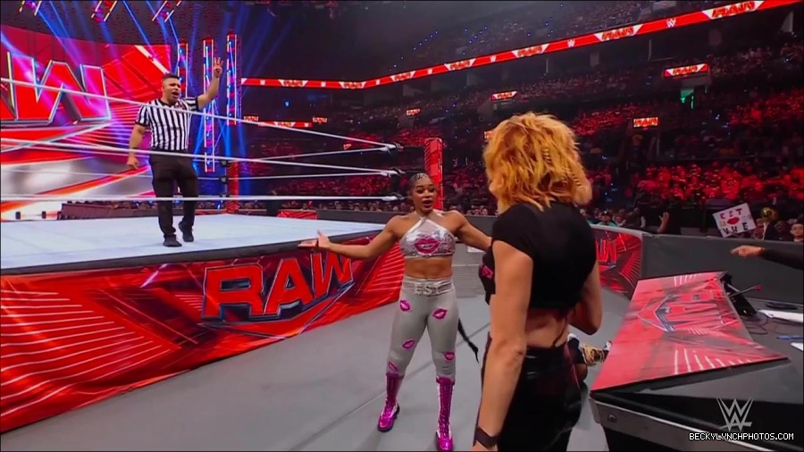 WWE_Monday_Night_RAW_2022_07_11_720p_HDTV_x264-Star_mkv_002495130.jpg