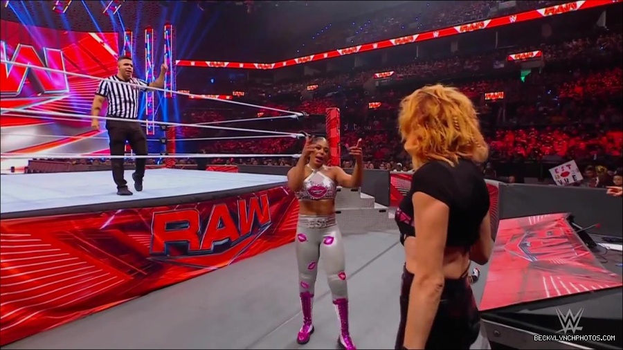 WWE_Monday_Night_RAW_2022_07_11_720p_HDTV_x264-Star_mkv_002495530.jpg