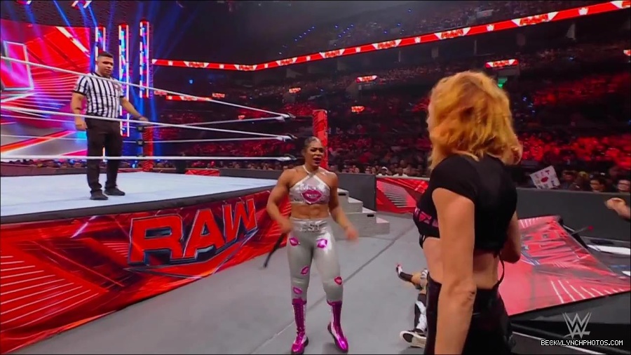 WWE_Monday_Night_RAW_2022_07_11_720p_HDTV_x264-Star_mkv_002495930.jpg