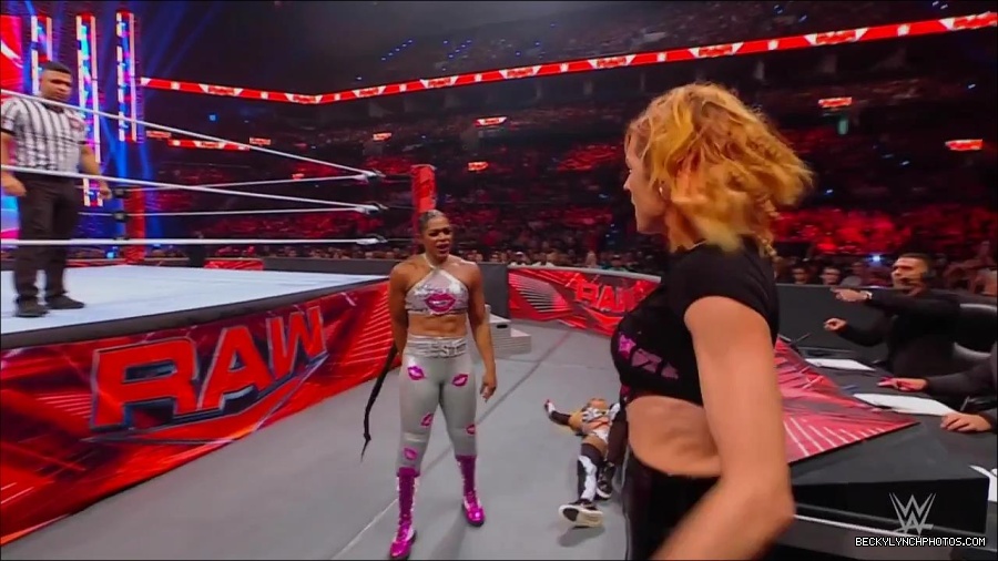 WWE_Monday_Night_RAW_2022_07_11_720p_HDTV_x264-Star_mkv_002496330.jpg