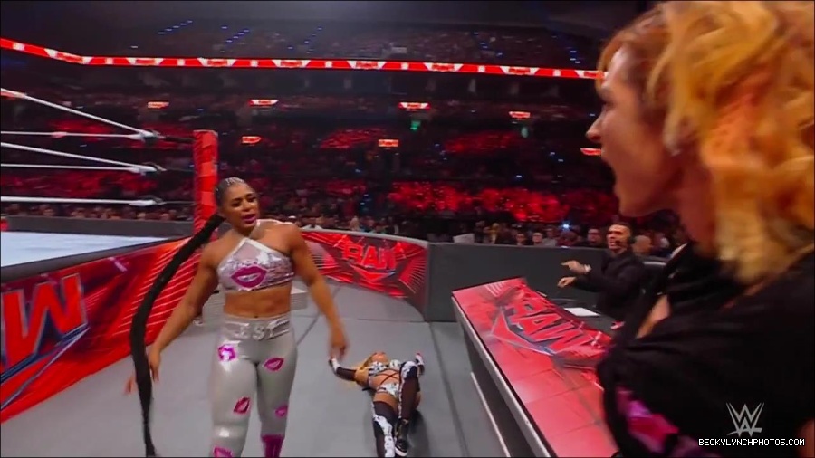 WWE_Monday_Night_RAW_2022_07_11_720p_HDTV_x264-Star_mkv_002497130.jpg