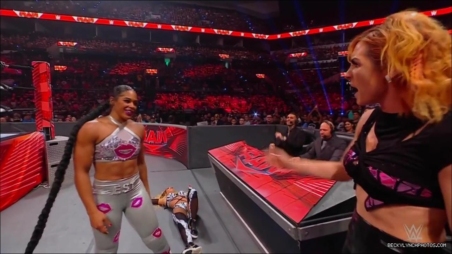 WWE_Monday_Night_RAW_2022_07_11_720p_HDTV_x264-Star_mkv_002497930.jpg