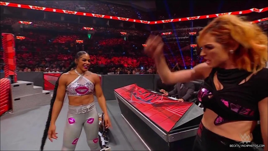 WWE_Monday_Night_RAW_2022_07_11_720p_HDTV_x264-Star_mkv_002498330.jpg