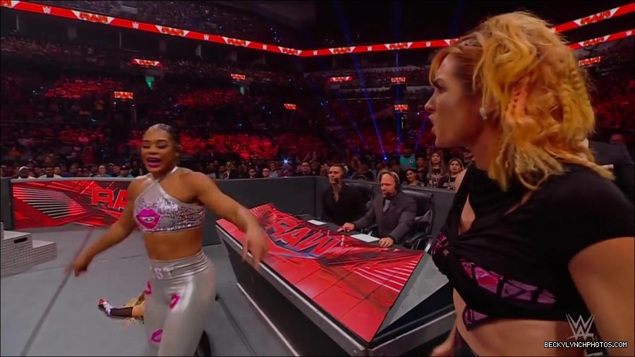 WWE_Monday_Night_RAW_2022_07_11_720p_HDTV_x264-Star_mkv_002499130.jpg