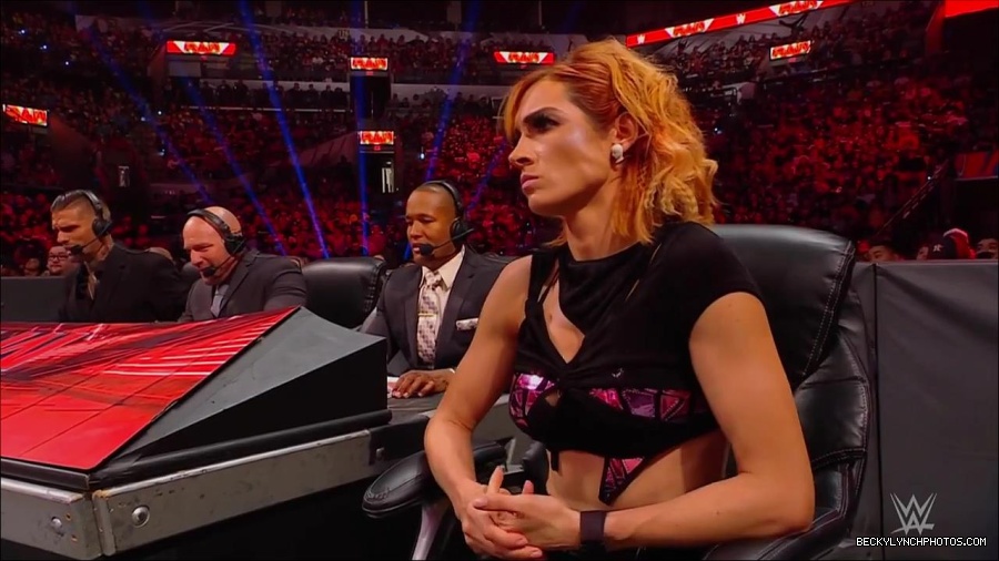 WWE_Monday_Night_RAW_2022_07_11_720p_HDTV_x264-Star_mkv_002549930.jpg