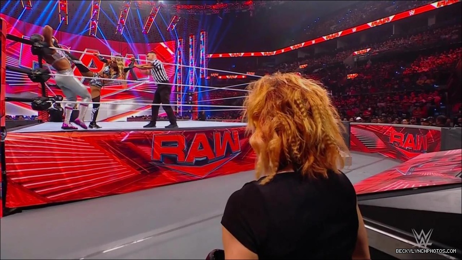 WWE_Monday_Night_RAW_2022_07_11_720p_HDTV_x264-Star_mkv_002608730.jpg