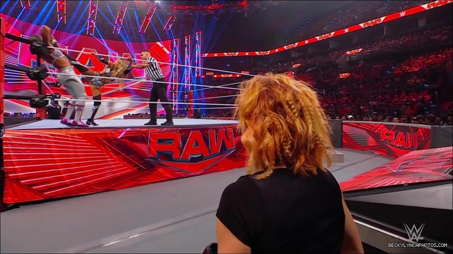 WWE_Monday_Night_RAW_2022_07_11_720p_HDTV_x264-Star_mkv_002609130.jpg