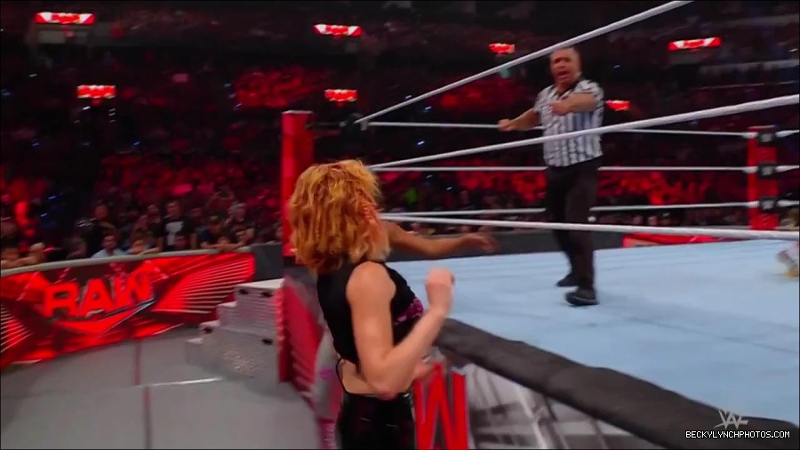 WWE_Monday_Night_RAW_2022_07_11_720p_HDTV_x264-Star_mkv_002939210.jpg
