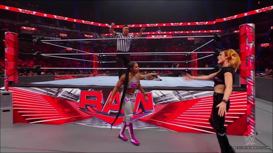 WWE_Monday_Night_RAW_2022_07_11_720p_HDTV_x264-Star_mkv_002940410.jpg