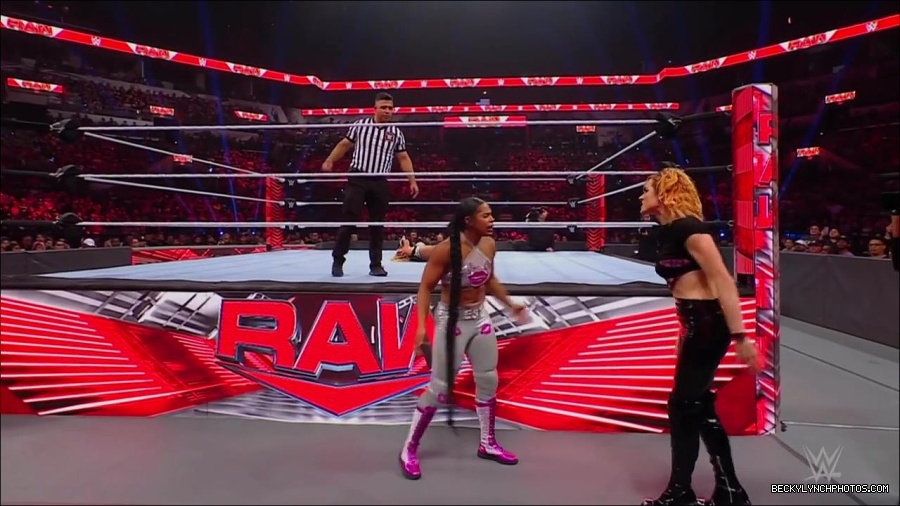 WWE_Monday_Night_RAW_2022_07_11_720p_HDTV_x264-Star_mkv_002941210.jpg
