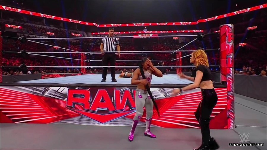 WWE_Monday_Night_RAW_2022_07_11_720p_HDTV_x264-Star_mkv_002941610.jpg