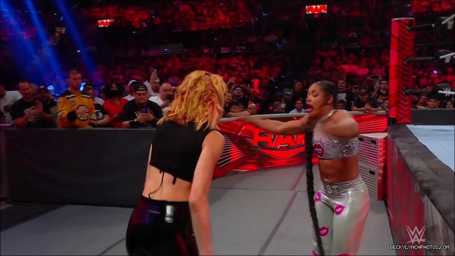 WWE_Monday_Night_RAW_2022_07_11_720p_HDTV_x264-Star_mkv_002942410.jpg