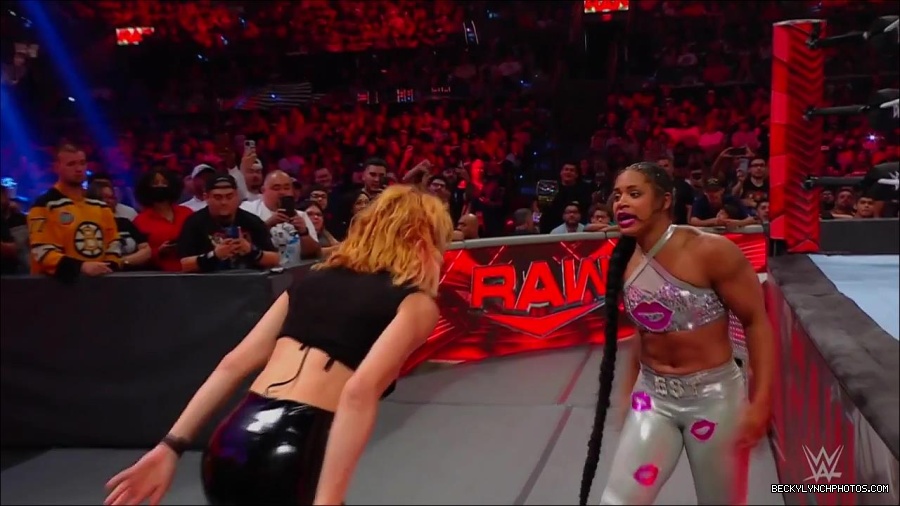WWE_Monday_Night_RAW_2022_07_11_720p_HDTV_x264-Star_mkv_002942810.jpg