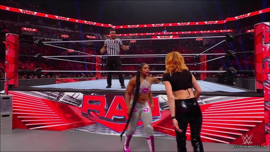 WWE_Monday_Night_RAW_2022_07_11_720p_HDTV_x264-Star_mkv_002943610.jpg