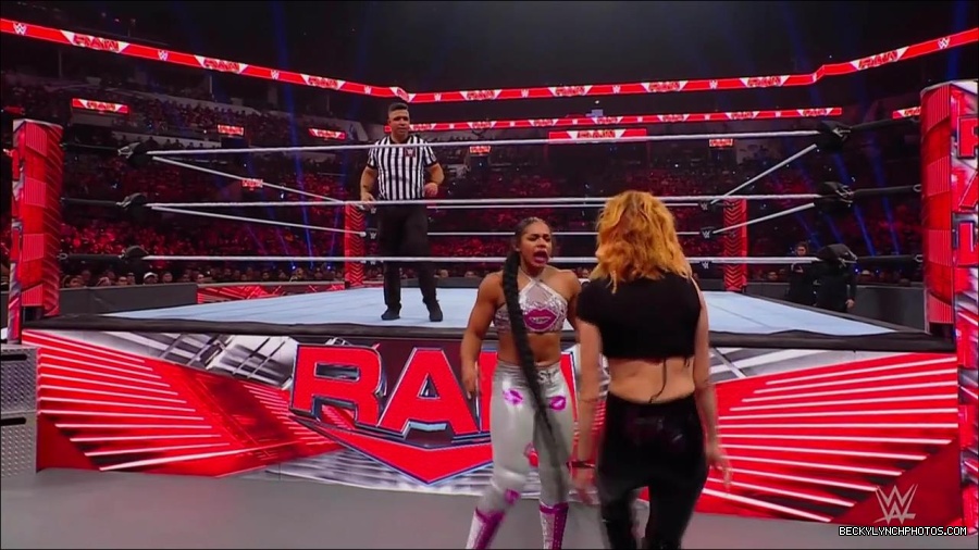 WWE_Monday_Night_RAW_2022_07_11_720p_HDTV_x264-Star_mkv_002944010.jpg
