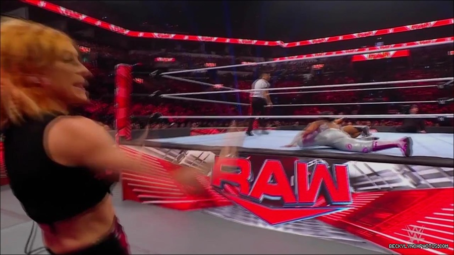 WWE_Monday_Night_RAW_2022_07_11_720p_HDTV_x264-Star_mkv_002946810.jpg
