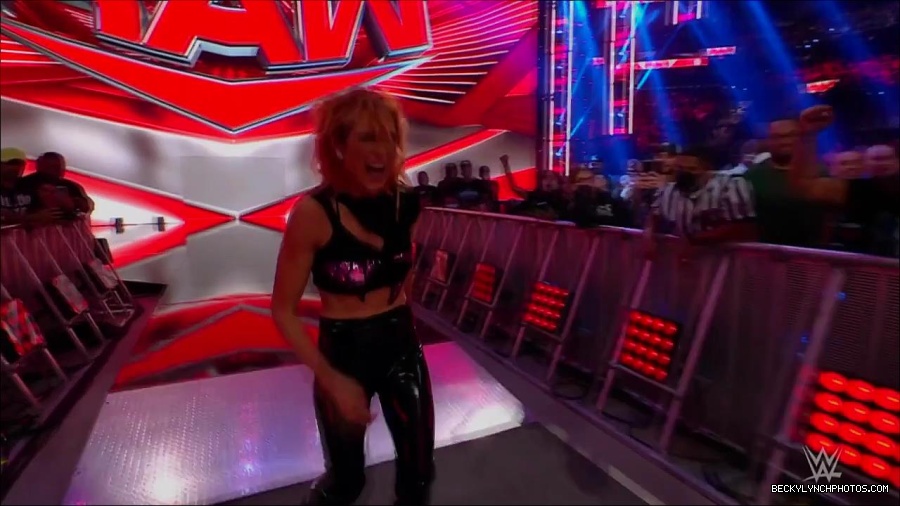WWE_Monday_Night_RAW_2022_07_11_720p_HDTV_x264-Star_mkv_002950410.jpg