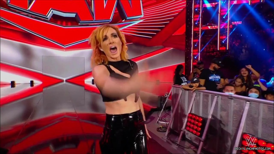 WWE_Monday_Night_RAW_2022_07_11_720p_HDTV_x264-Star_mkv_002954410.jpg