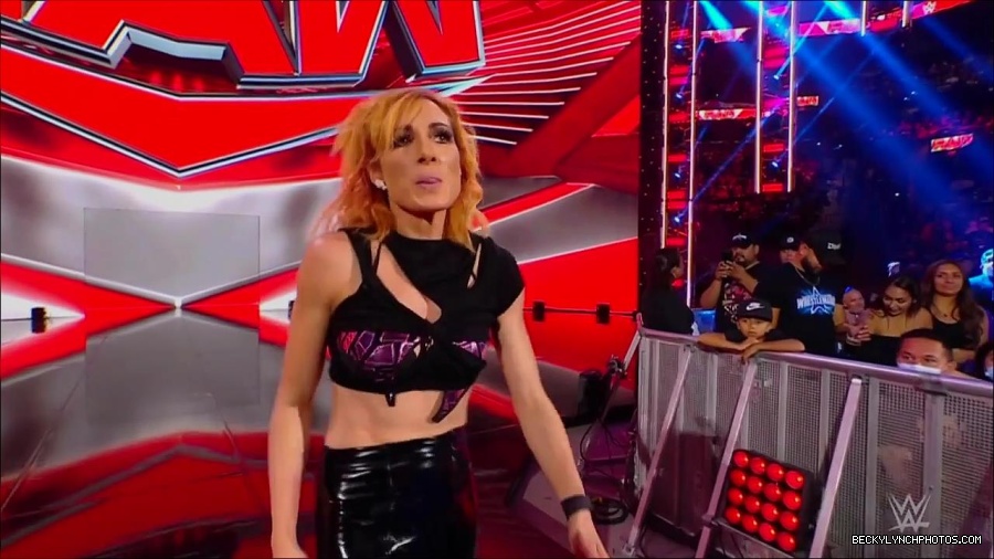 WWE_Monday_Night_RAW_2022_07_11_720p_HDTV_x264-Star_mkv_002955210.jpg