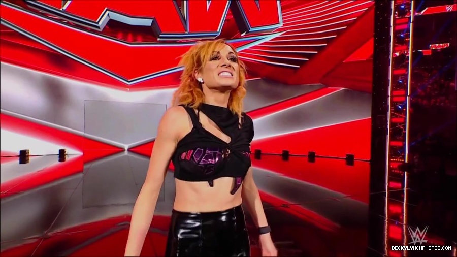 WWE_Monday_Night_RAW_2022_07_11_720p_HDTV_x264-Star_mkv_002960410.jpg