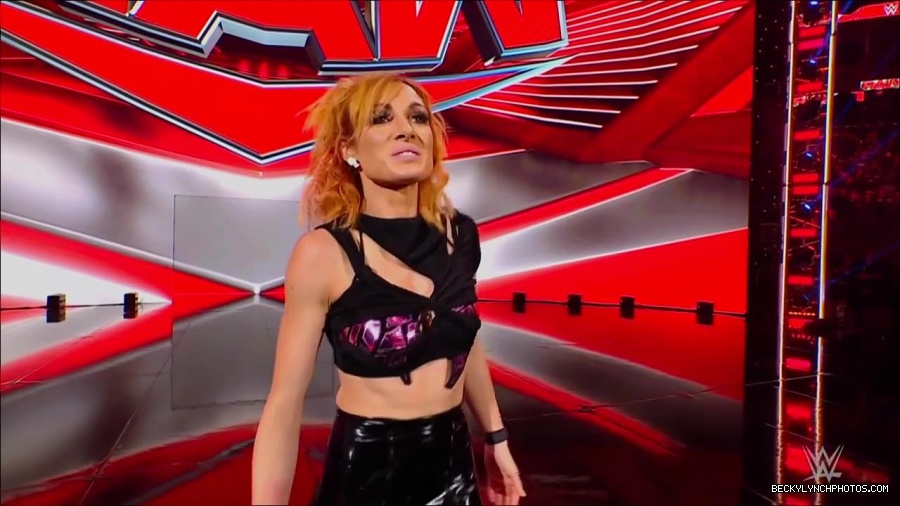 WWE_Monday_Night_RAW_2022_07_11_720p_HDTV_x264-Star_mkv_002960810.jpg