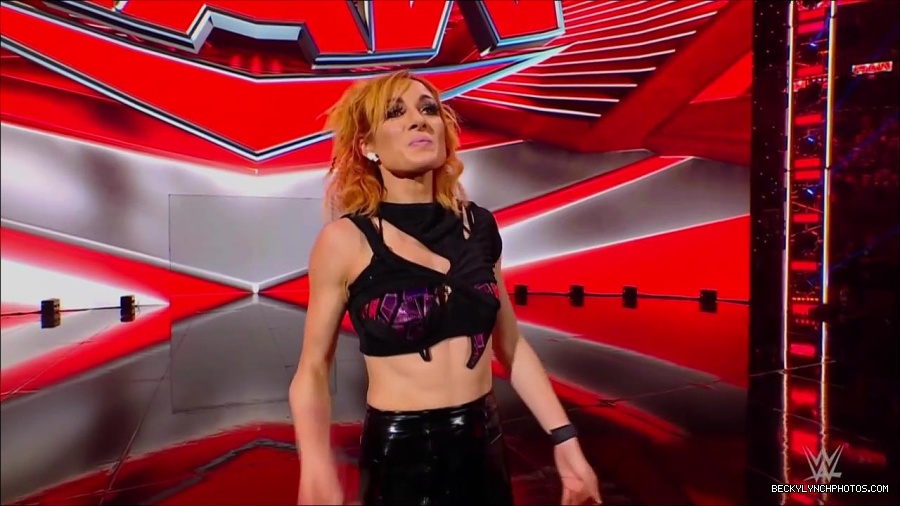 WWE_Monday_Night_RAW_2022_07_11_720p_HDTV_x264-Star_mkv_002961210.jpg