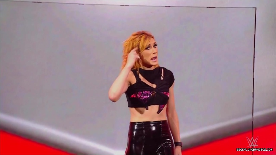 WWE_Monday_Night_RAW_2022_07_11_720p_HDTV_x264-Star_mkv_003021210.jpg