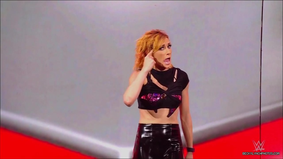 WWE_Monday_Night_RAW_2022_07_11_720p_HDTV_x264-Star_mkv_003021610.jpg