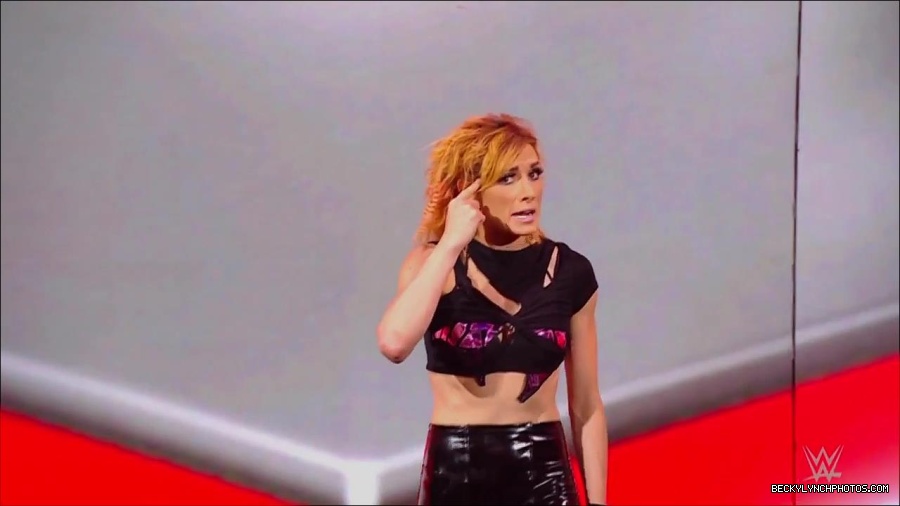 WWE_Monday_Night_RAW_2022_07_11_720p_HDTV_x264-Star_mkv_003022010.jpg