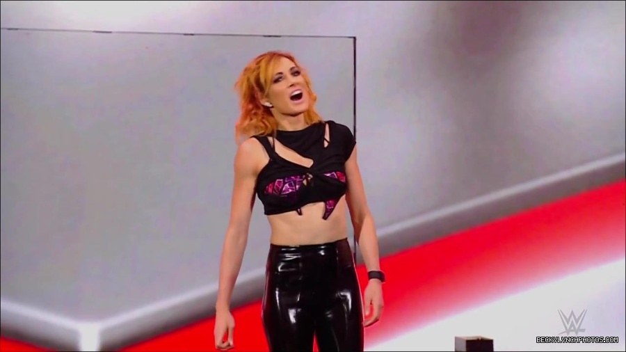 WWE_Monday_Night_RAW_2022_07_11_720p_HDTV_x264-Star_mkv_003034810.jpg