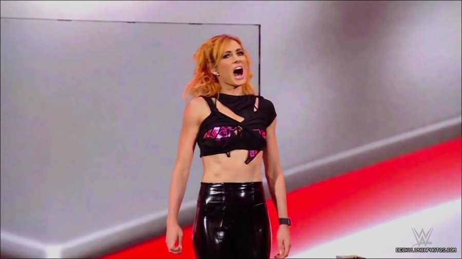 WWE_Monday_Night_RAW_2022_07_11_720p_HDTV_x264-Star_mkv_003035210.jpg
