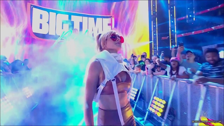 WWE_Monday_Night_RAW_2022_07_18_720p_HDTV_x264-Star_mkv_000420250.jpg