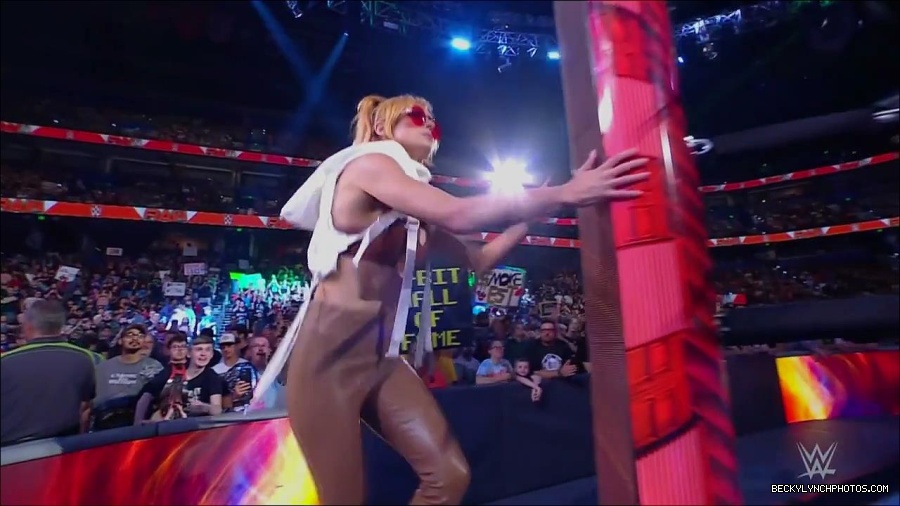 WWE_Monday_Night_RAW_2022_07_18_720p_HDTV_x264-Star_mkv_000427850.jpg
