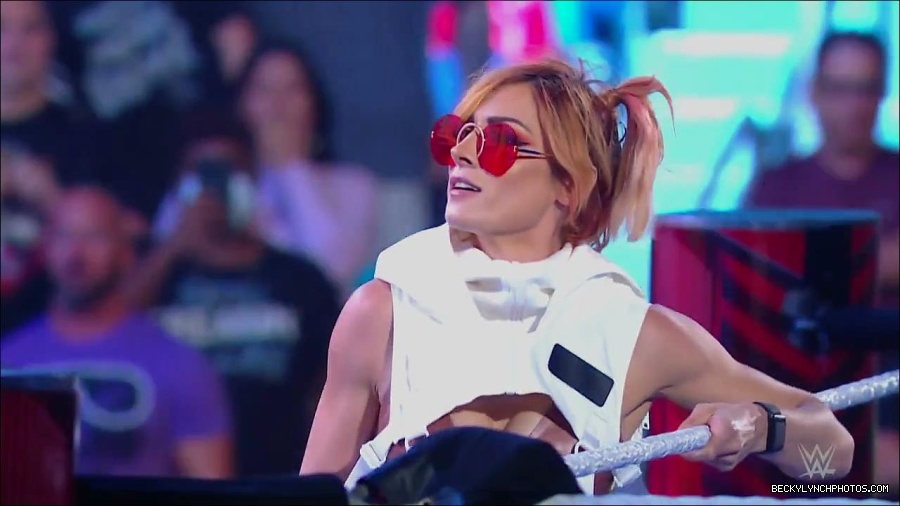 WWE_Monday_Night_RAW_2022_07_18_720p_HDTV_x264-Star_mkv_000431850.jpg