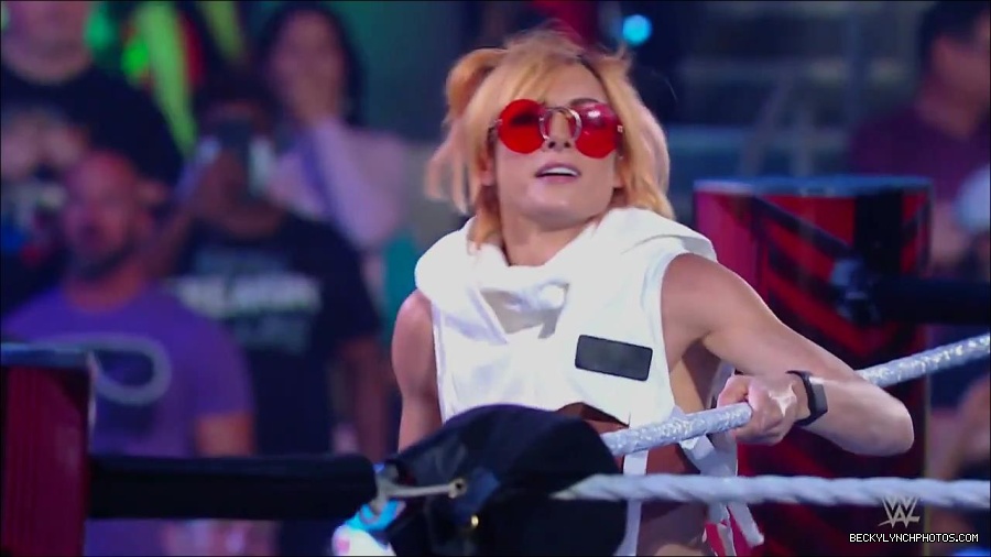 WWE_Monday_Night_RAW_2022_07_18_720p_HDTV_x264-Star_mkv_000432650.jpg