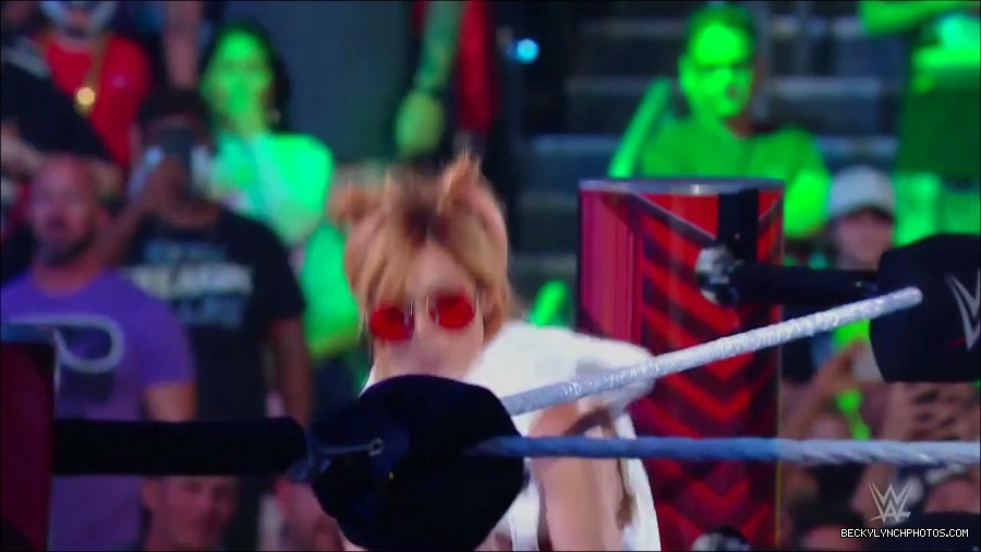 WWE_Monday_Night_RAW_2022_07_18_720p_HDTV_x264-Star_mkv_000433850.jpg