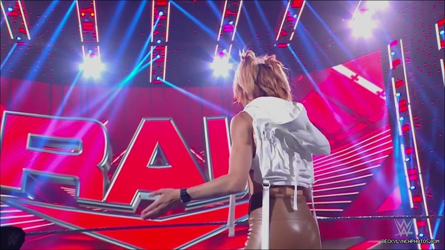 WWE_Monday_Night_RAW_2022_07_18_720p_HDTV_x264-Star_mkv_000459450.jpg