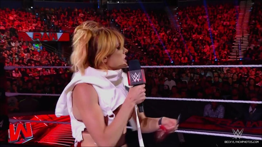 WWE_Monday_Night_RAW_2022_07_18_720p_HDTV_x264-Star_mkv_000467850.jpg