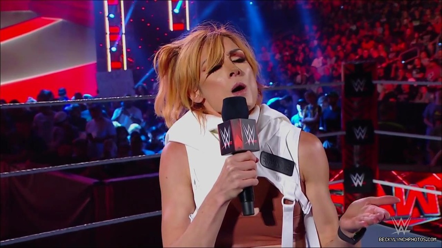 WWE_Monday_Night_RAW_2022_07_18_720p_HDTV_x264-Star_mkv_000480250.jpg